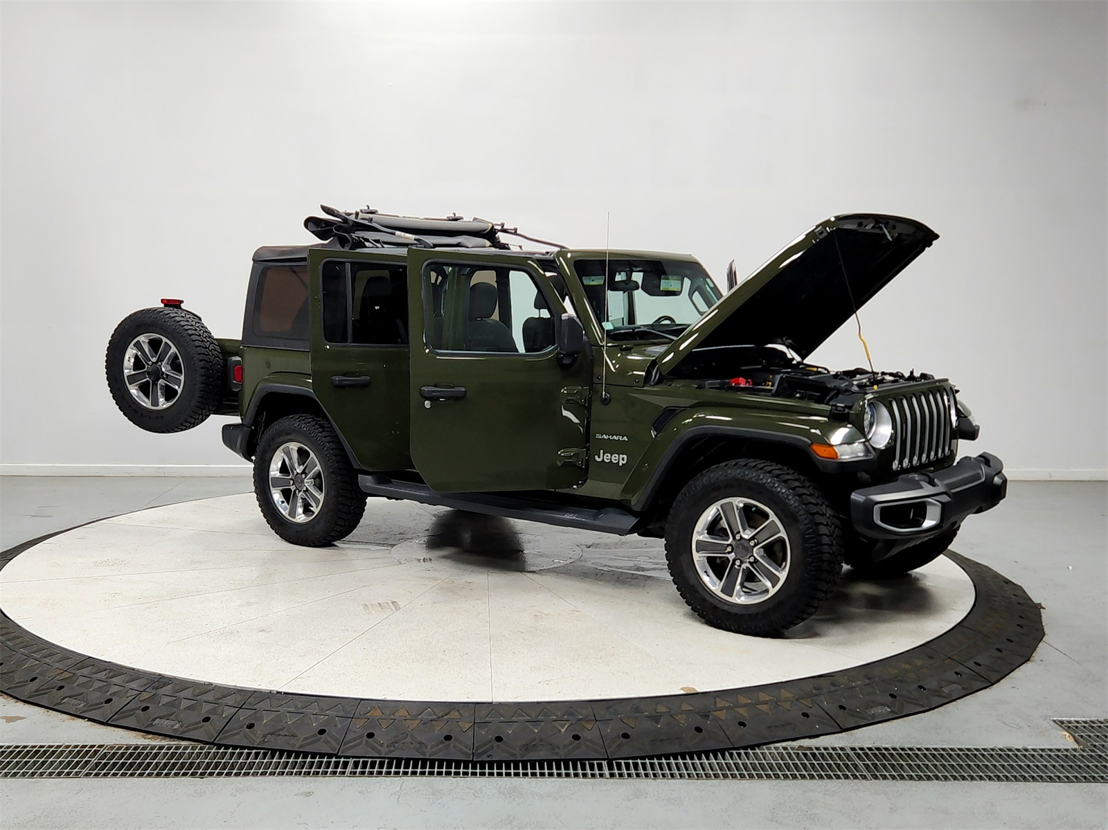 2021 Jeep Wrangler Unlimited Sahara photo 9