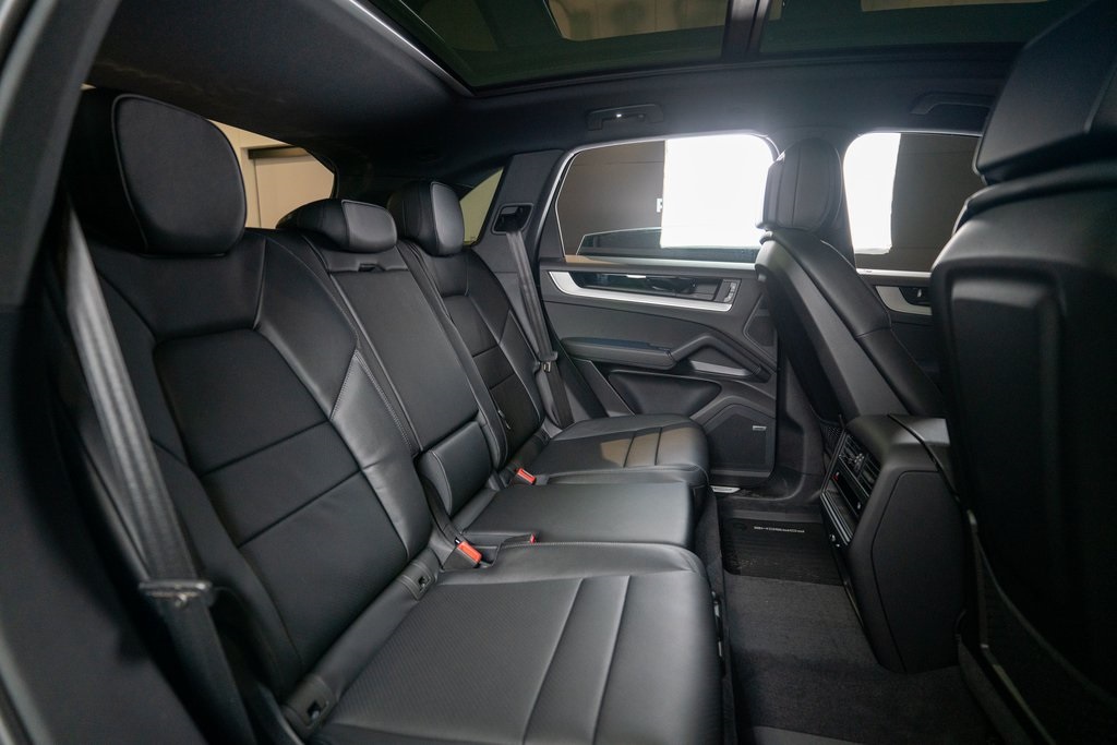 2025 Porsche Cayenne photo 15