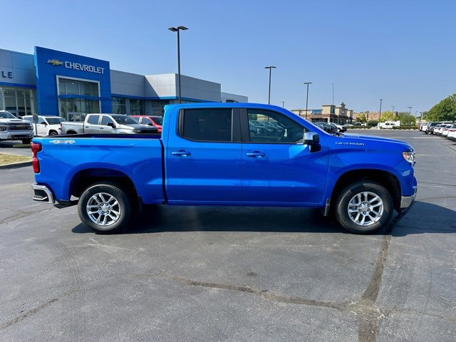 2026 Chevrolet Silverado 1500 LT photo 2