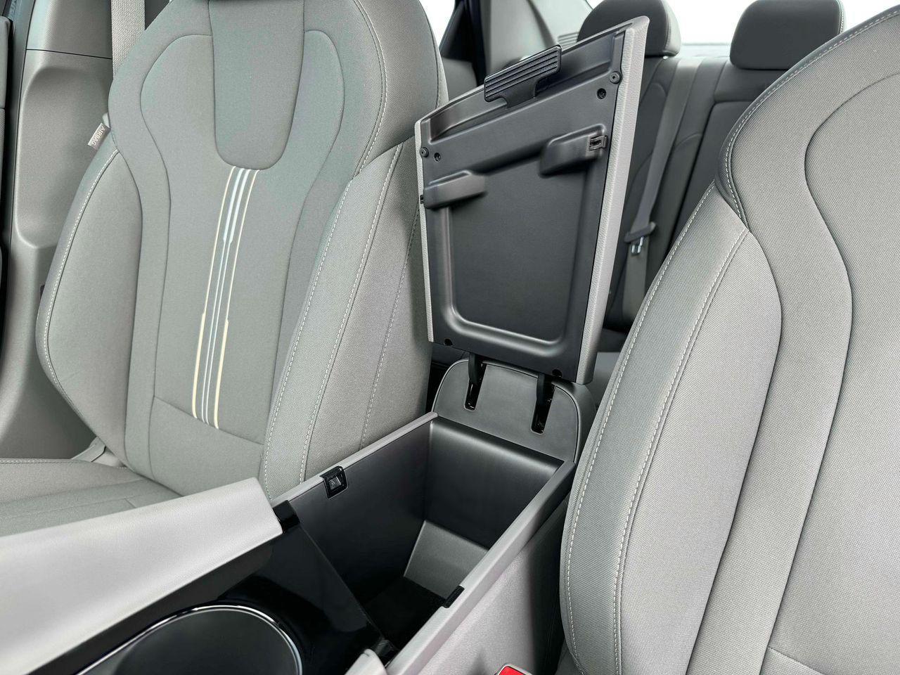 2025 Hyundai Elantra SEL Convenience photo 18