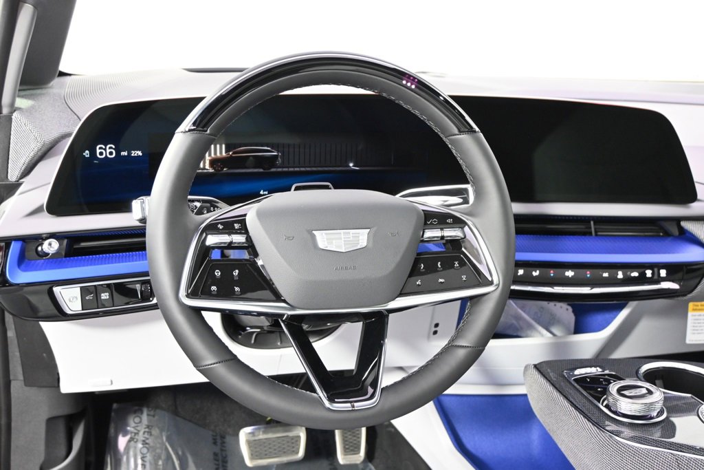 2025 Cadillac Optiq Luxury photo 12