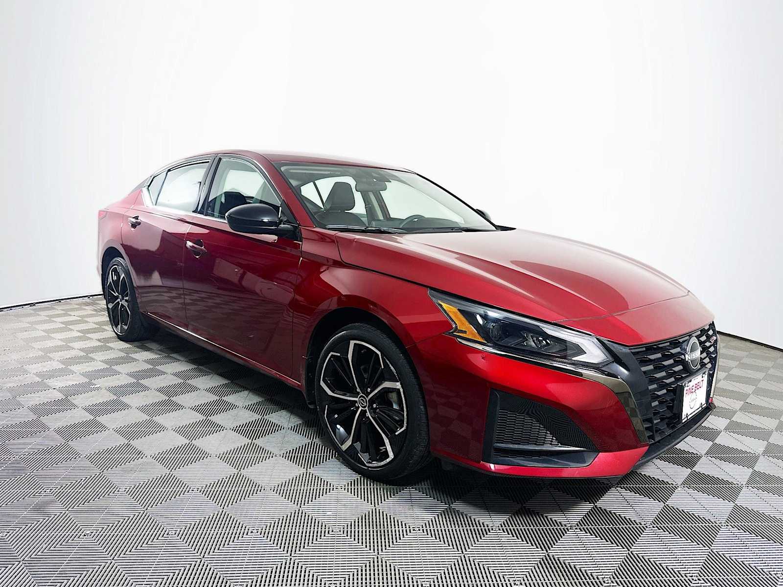 2023 Nissan Altima 2.5 SR photo 3