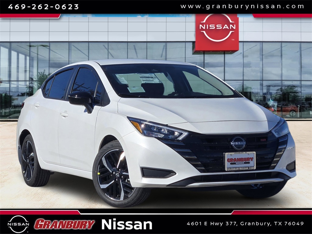 2025 Nissan Versa Sedan SR's photo