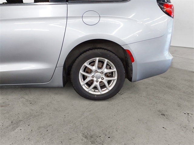 2020 Chrysler Voyager LXi photo 14