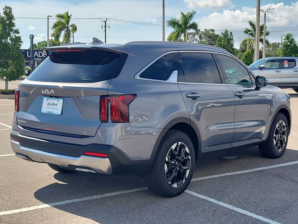 2025 Kia Sorento S photo 5