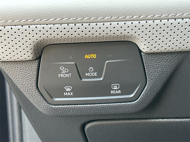2025 Volkswagen Atlas SE Technology Peak Edition photo 34