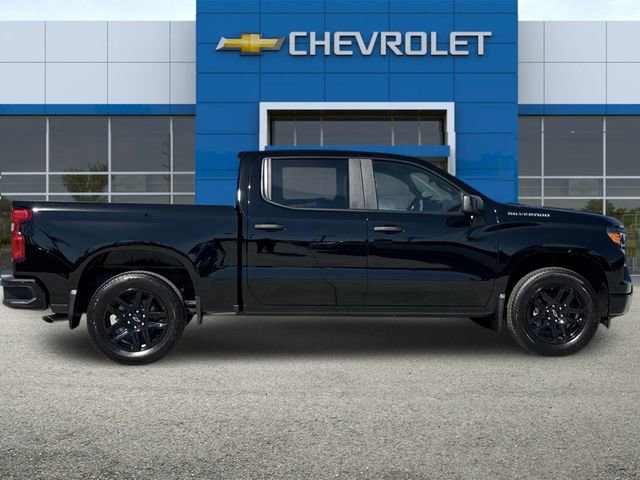 2025 Chevrolet Silverado 1500 Custom photo 3