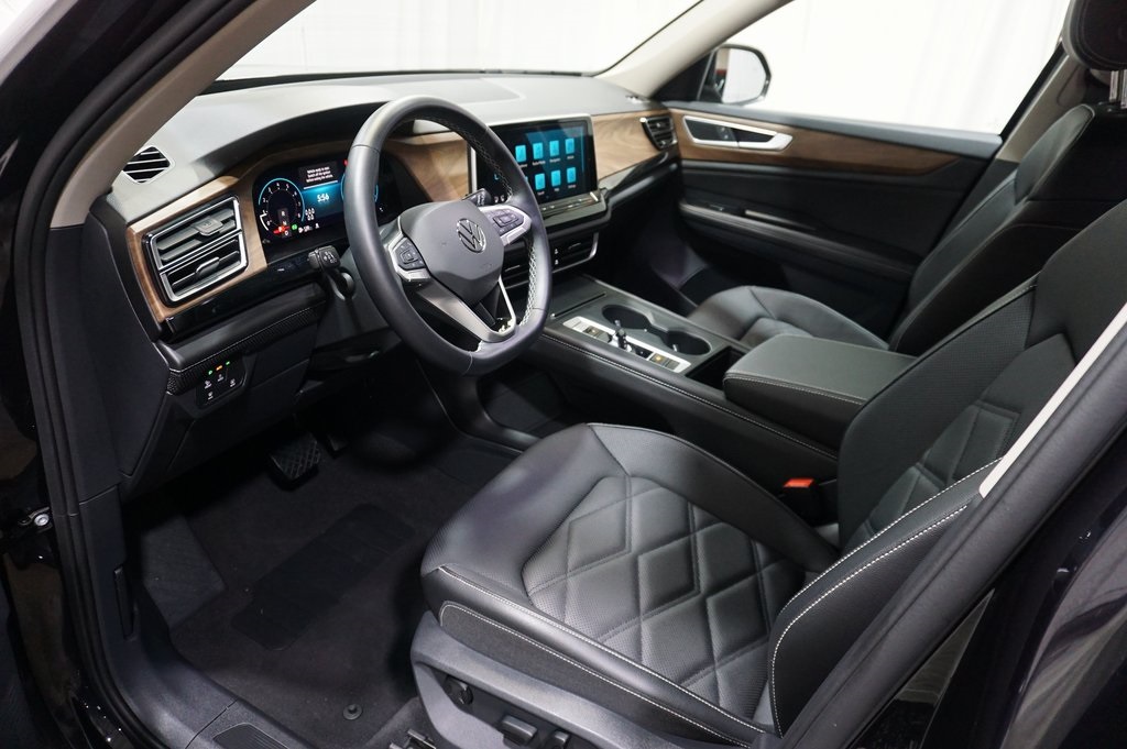 2024 Volkswagen Atlas SE photo 3