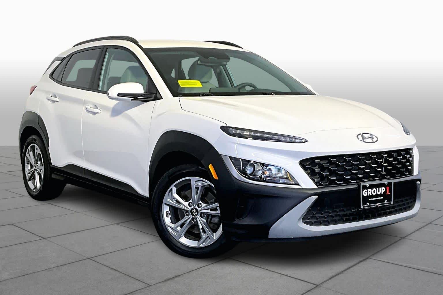 2023 Hyundai Kona SEL photo 2