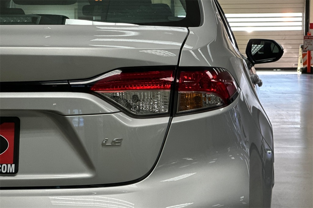 2023 Toyota Corolla LE photo 23