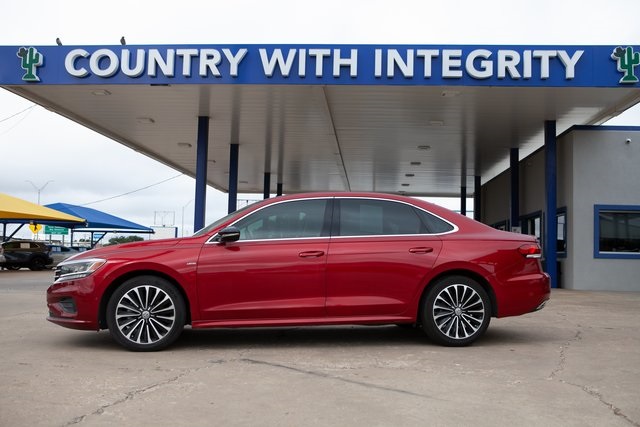 2022 Volkswagen Passat 2.0T Limited photo 3