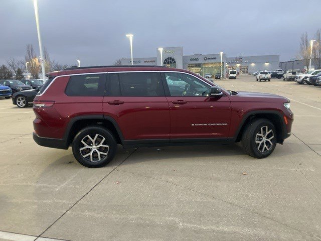 2024 Jeep Grand Cherokee Limited photo 3