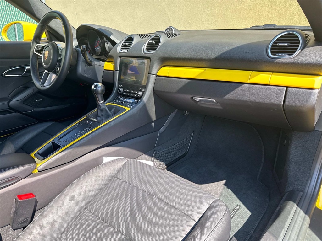 2024 Porsche Cayman S photo 14