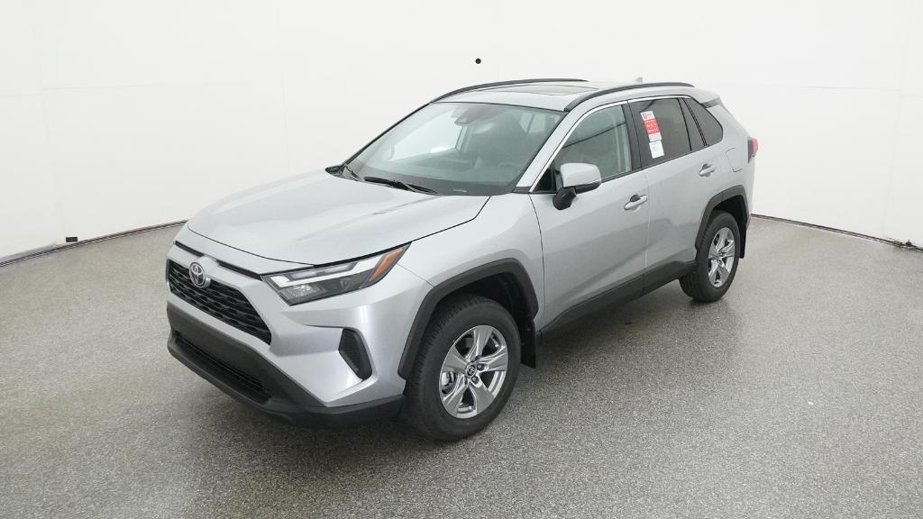 2025 Toyota RAV4 XLE's photo