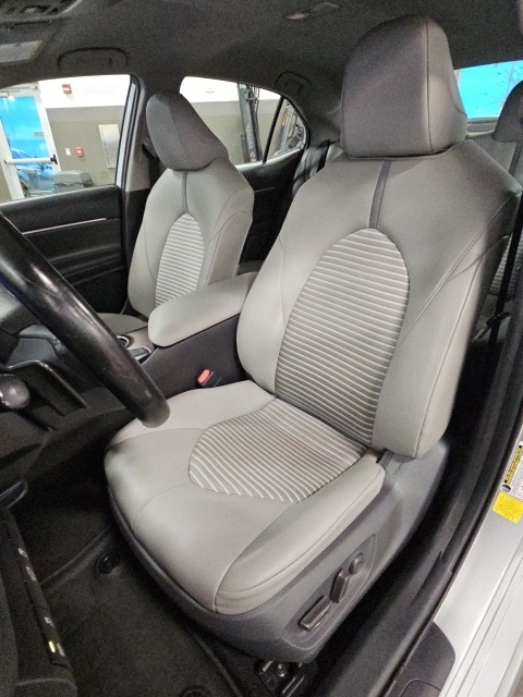 2020 Toyota Camry SE photo 21