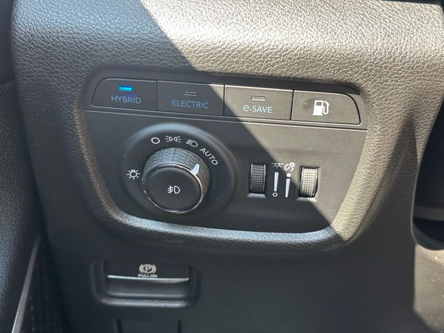 2023 Jeep Cherokee 4xe photo 17