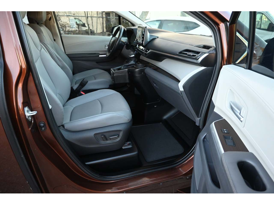 2022 Toyota Sienna XLE photo 14