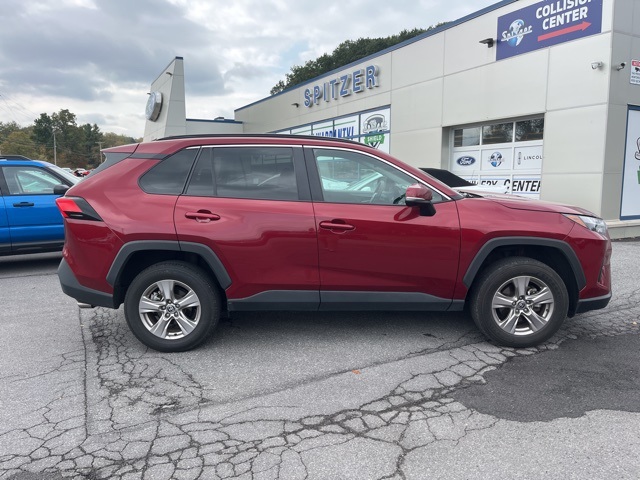 2023 Toyota RAV4 XLE photo 3
