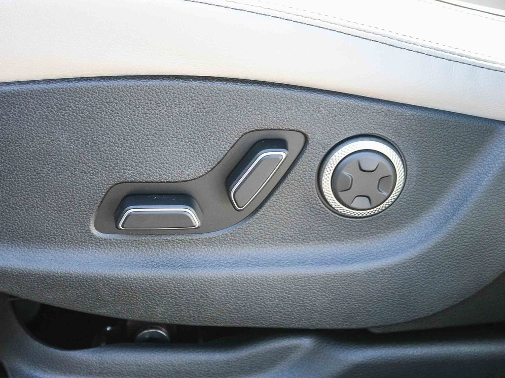 2026 Genesis GV70 2.5T Advanced photo 17