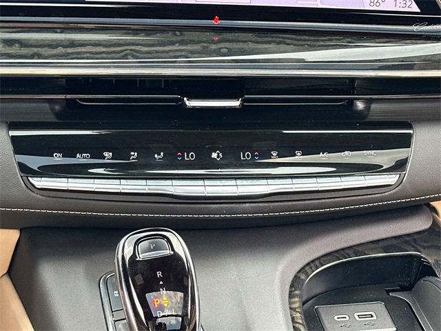 2024 Cadillac Escalade Premium Luxury photo 3