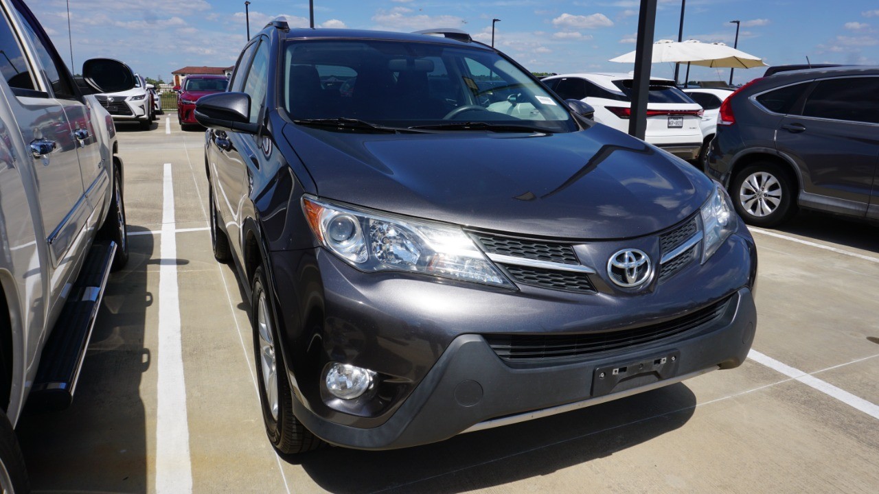 2013 Toyota RAV4 XLE photo 2