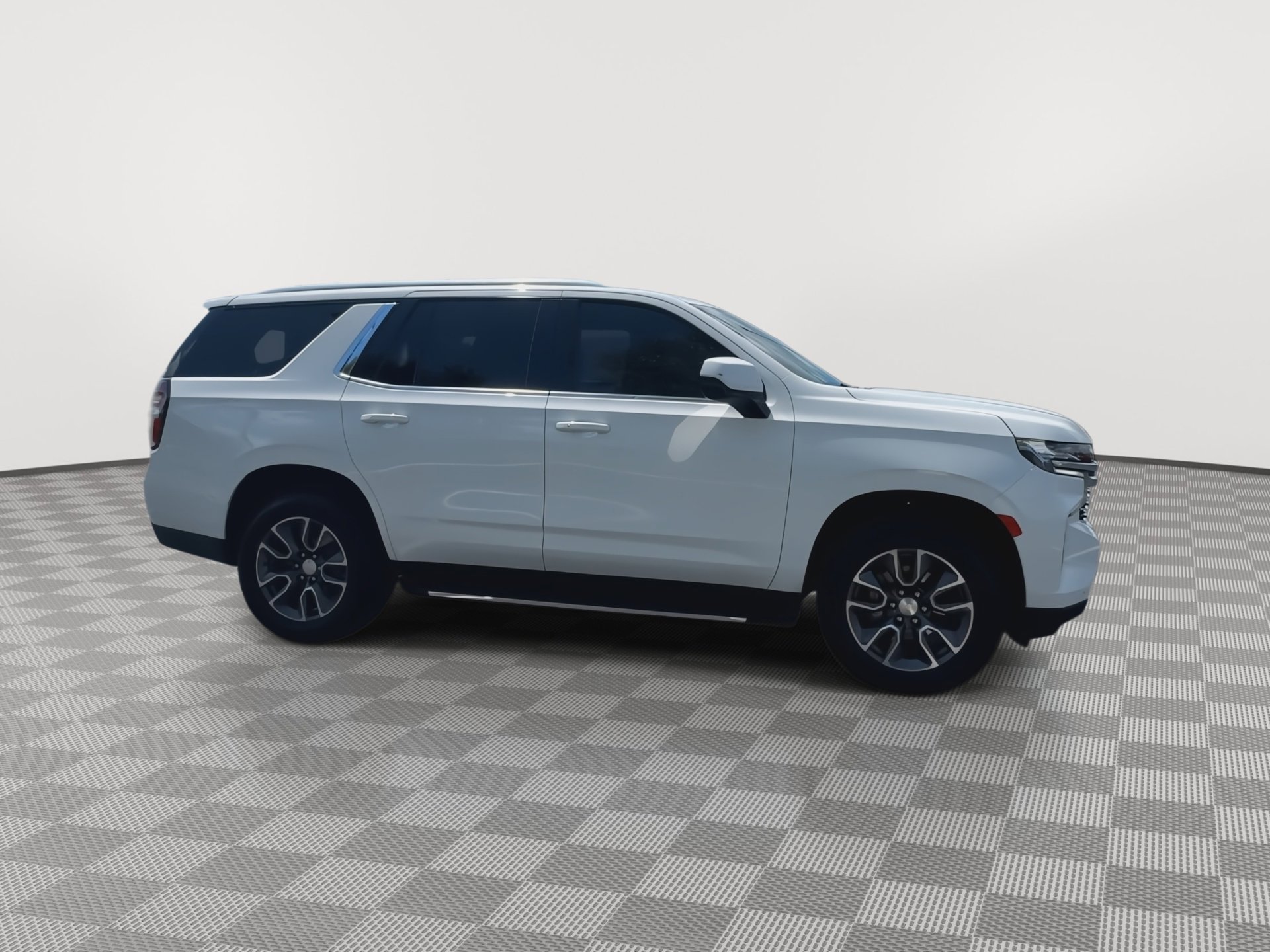 2023 Chevrolet Tahoe LT photo 2