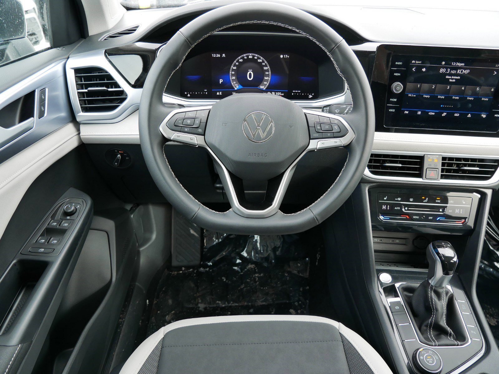 2025 Volkswagen Taos SE photo 8