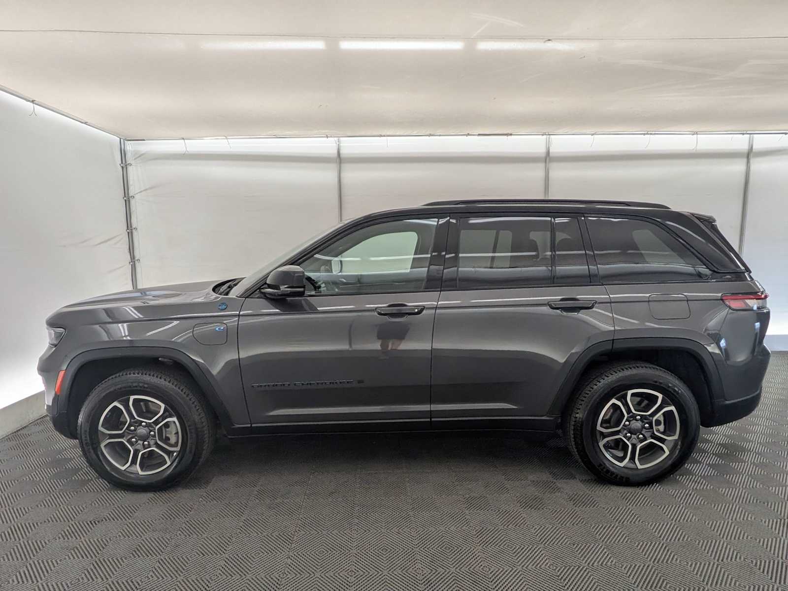 2024 Jeep Cherokee Trailhawk 4xe photo 2
