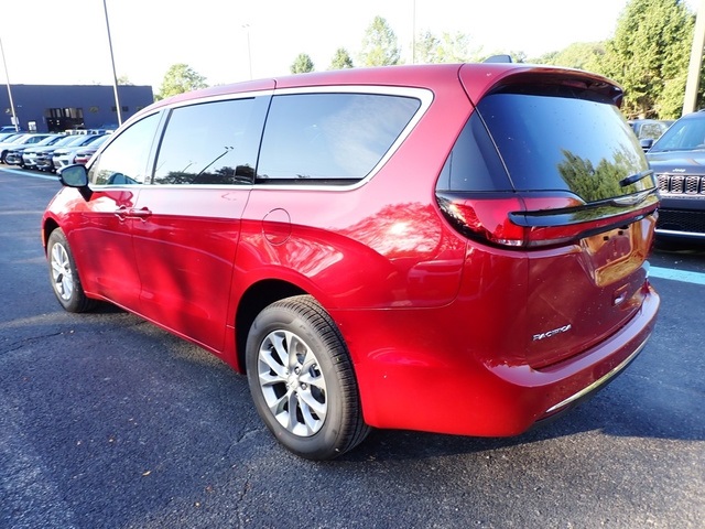 2026 Chrysler Pacifica photo 3
