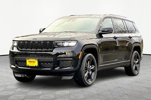 2025 Jeep Grand Cherokee Laredo Altitude photo 2