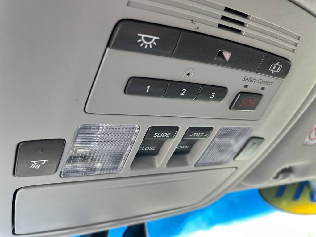 Used 2011 Silver Lexus  image 1