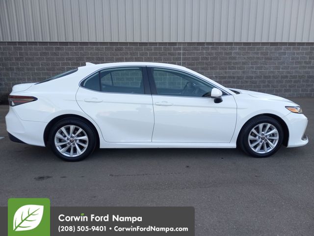 2021 Toyota Camry LE photo 2
