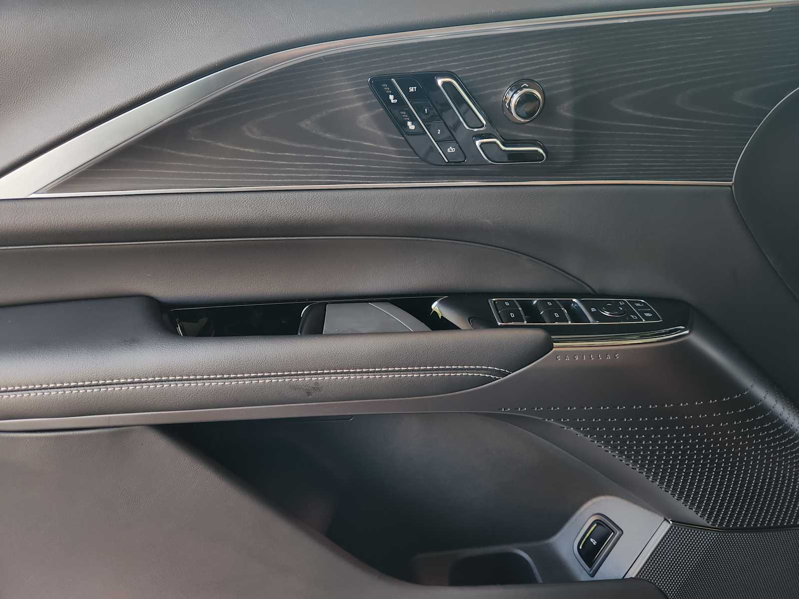 2025 Cadillac Lyriq Luxury photo 16
