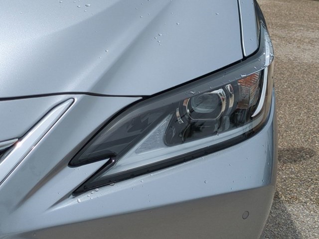 2022 Lexus ES 250 photo 10