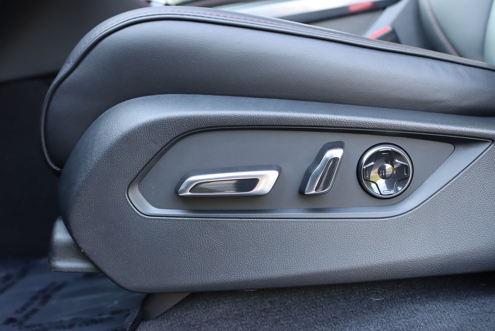 2025 Acura MDX A-Spec SH-AWD photo 16