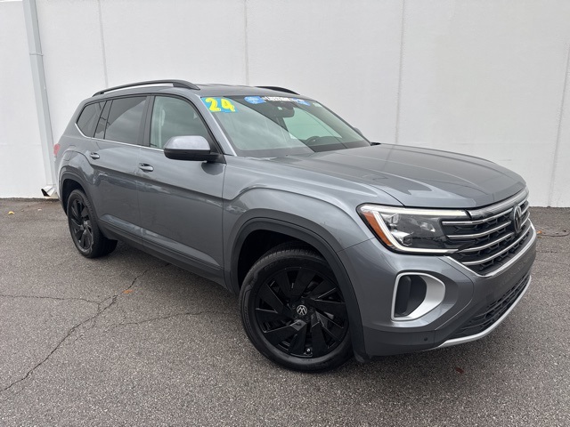 Used 2024 Volkswagen Atlas SE w/Tech with VIN 1V2HR2CA3RC592240 for sale in Kansas City