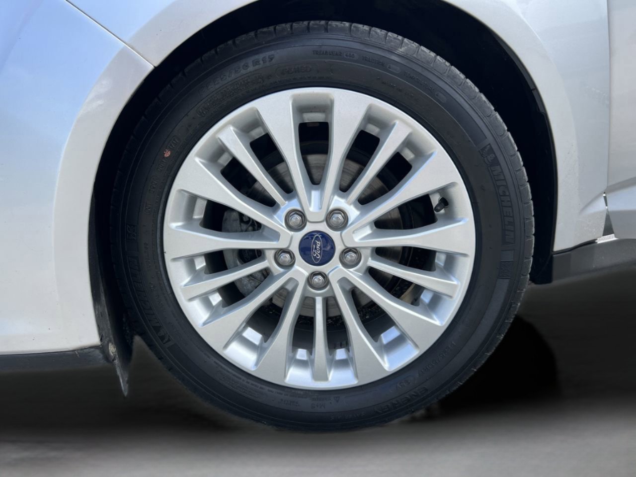 2017 Ford C-Max Hybrid SE photo 29