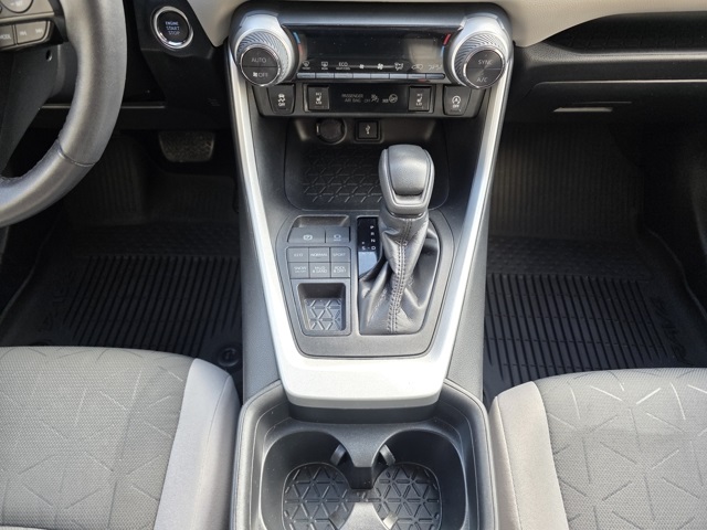 2021 Toyota RAV4 XLE photo 20