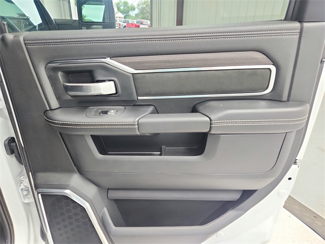 2025 Ram 3500 Laramie photo 32