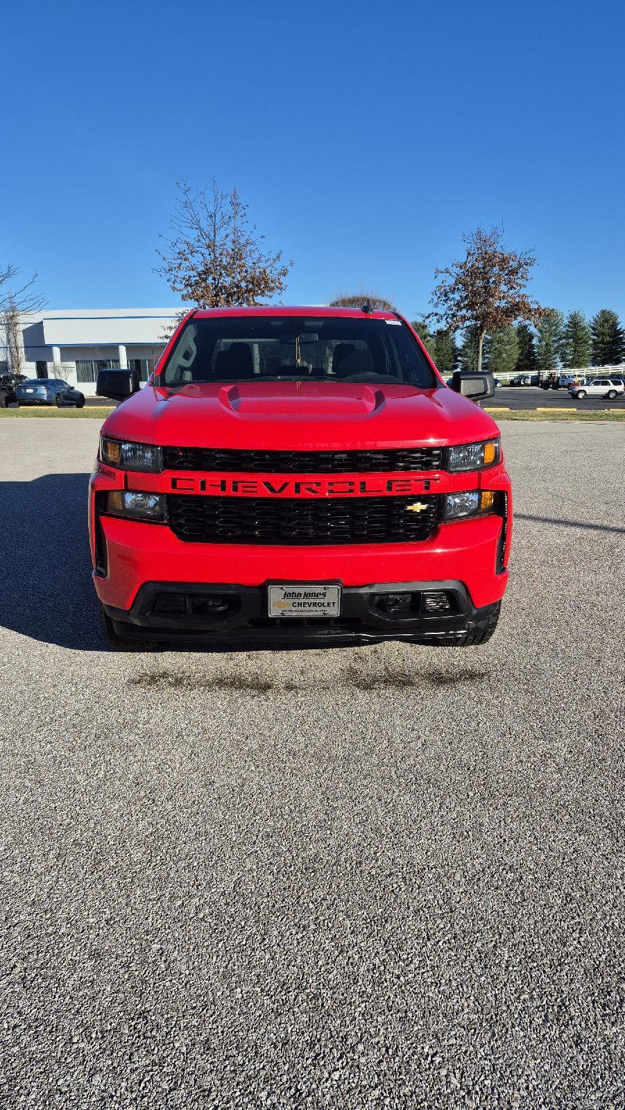2021 Chevrolet Silverado 1500 Custom photo 2