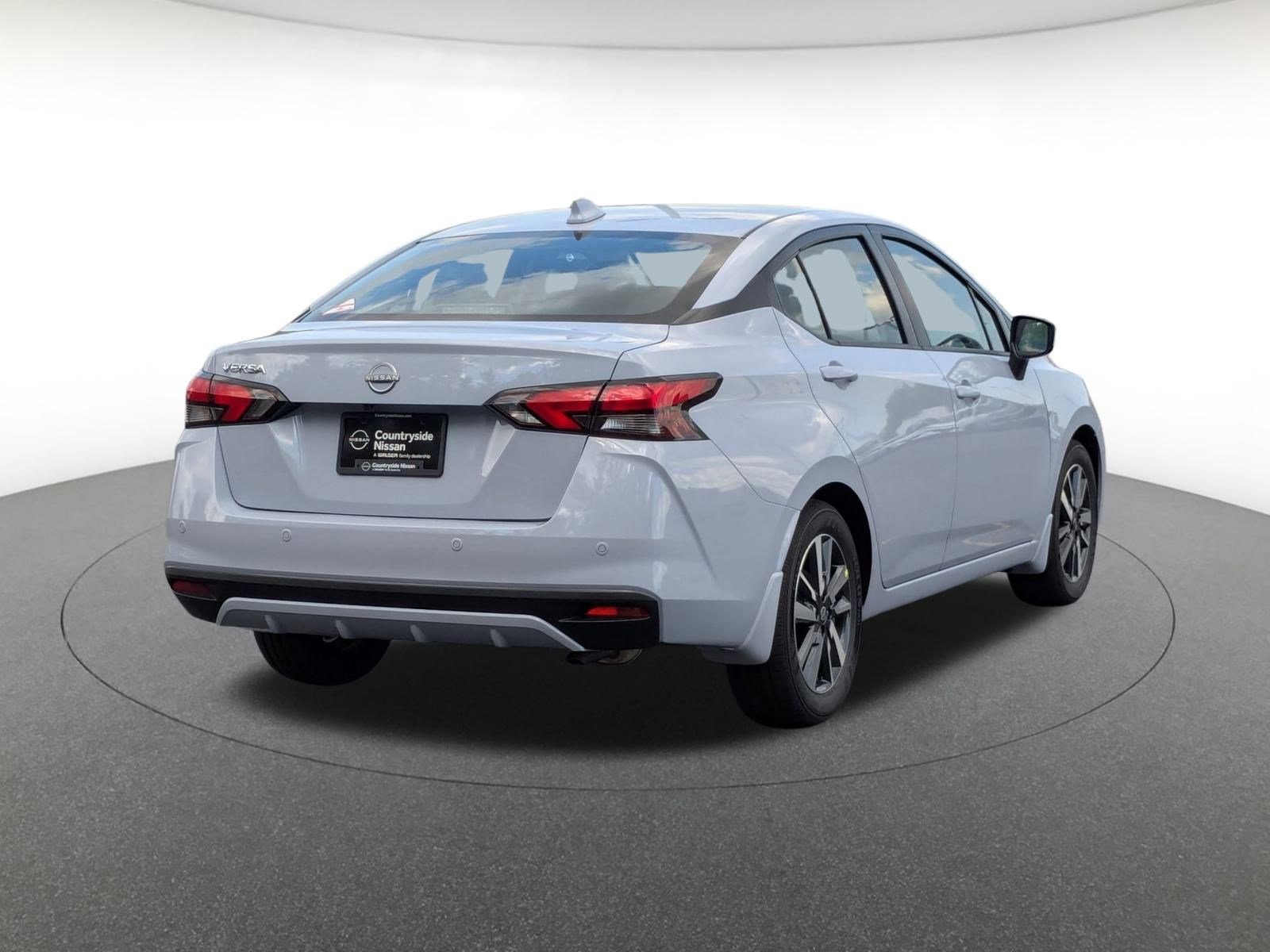 2025 Nissan Versa SV photo 5