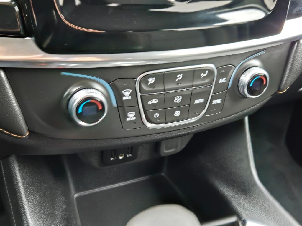 2021 Chevrolet Traverse LS photo 22
