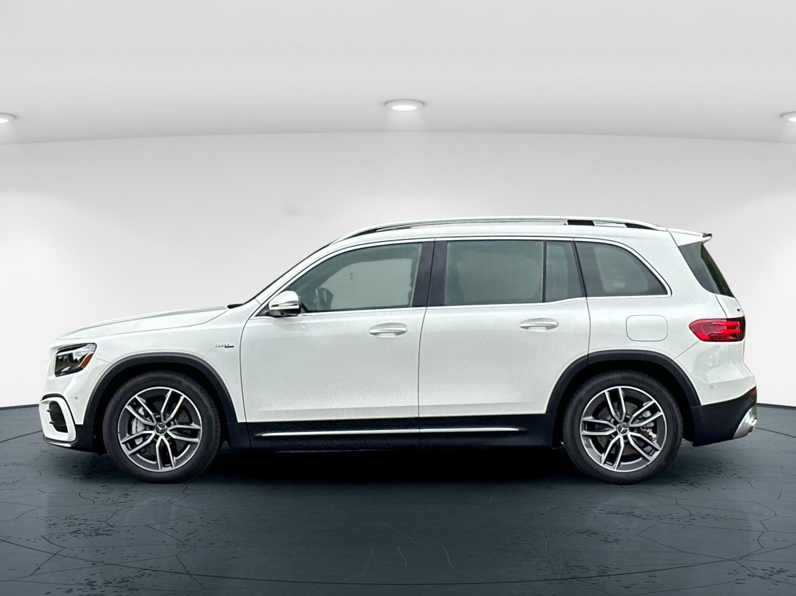 2025 Mercedes Benz GLB 35 AMG photo 3
