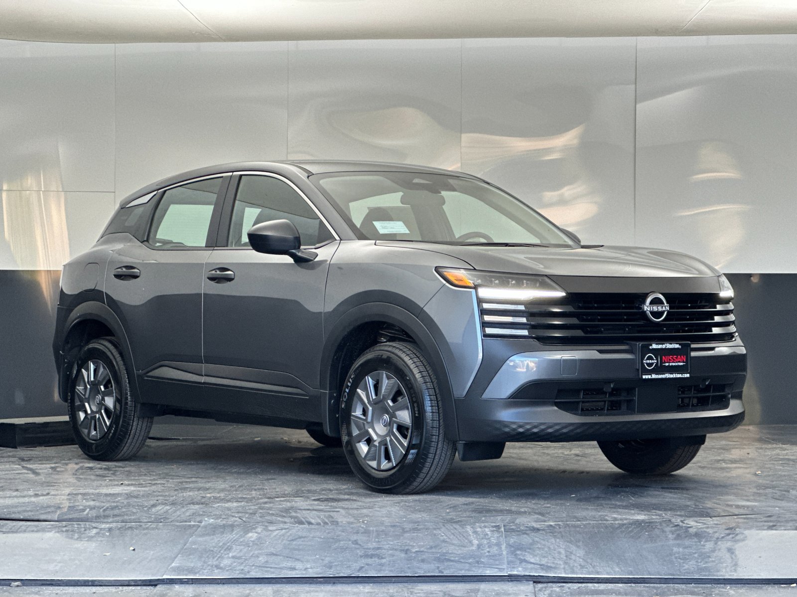 2026 Nissan Kicks S's photo