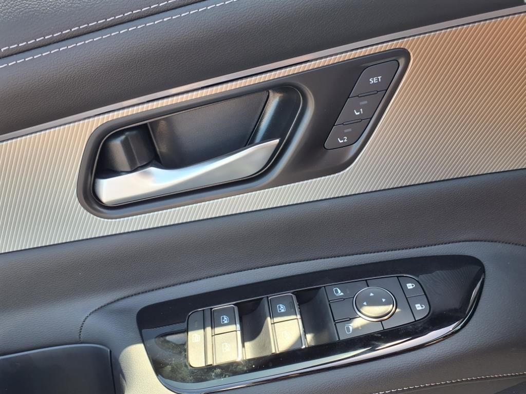 2025 Nissan Murano SL photo 13