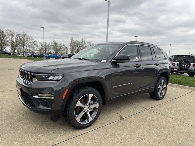 2025 Jeep Grand Cherokee Limited photo 3