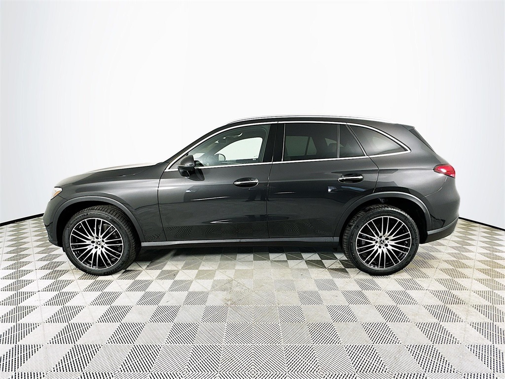 2026 Mercedes Benz GLC 300 photo 4