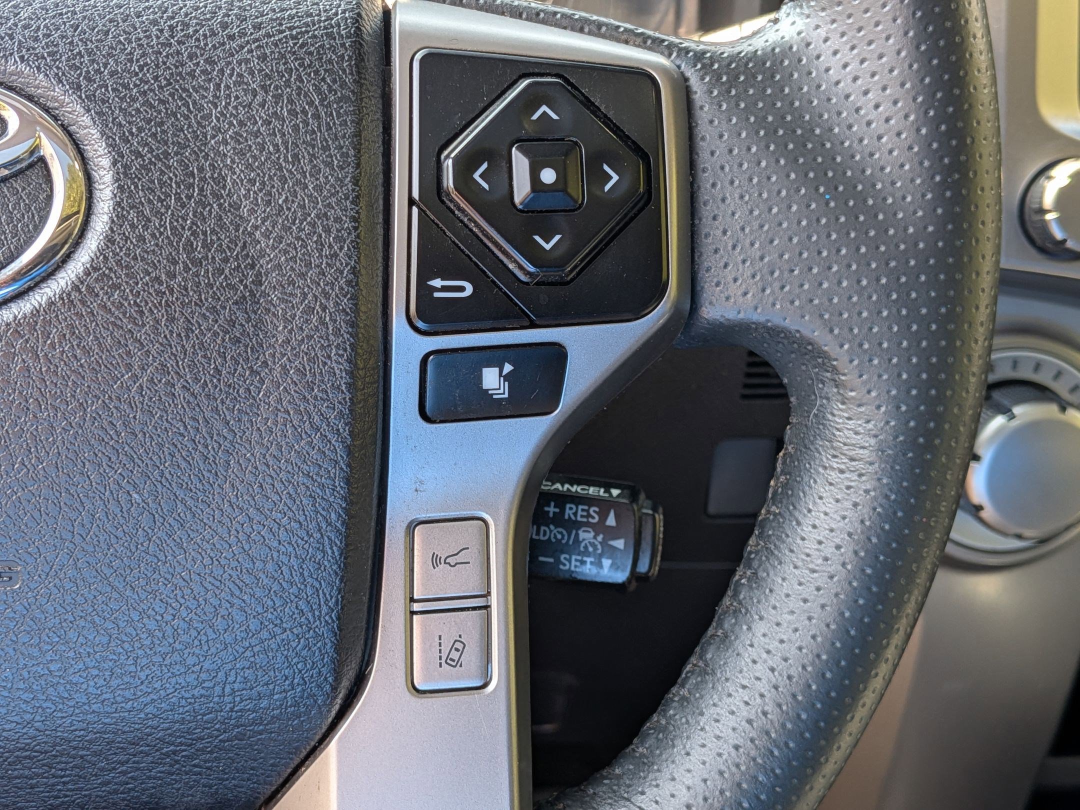 2022 Toyota 4Runner SR5 Premium photo 19