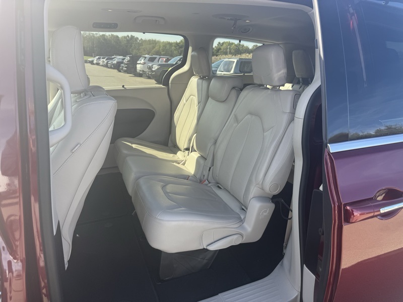 2018 Chrysler Pacifica Touring Plus photo 11