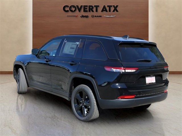 2025 Jeep Grand Cherokee Limited photo 3